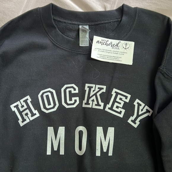 Matching mom and child hockey sweaters. wrong size! - Picture 2 of 5